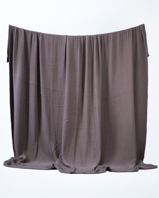 The Stitched Cotton Quilt in Chocolate
