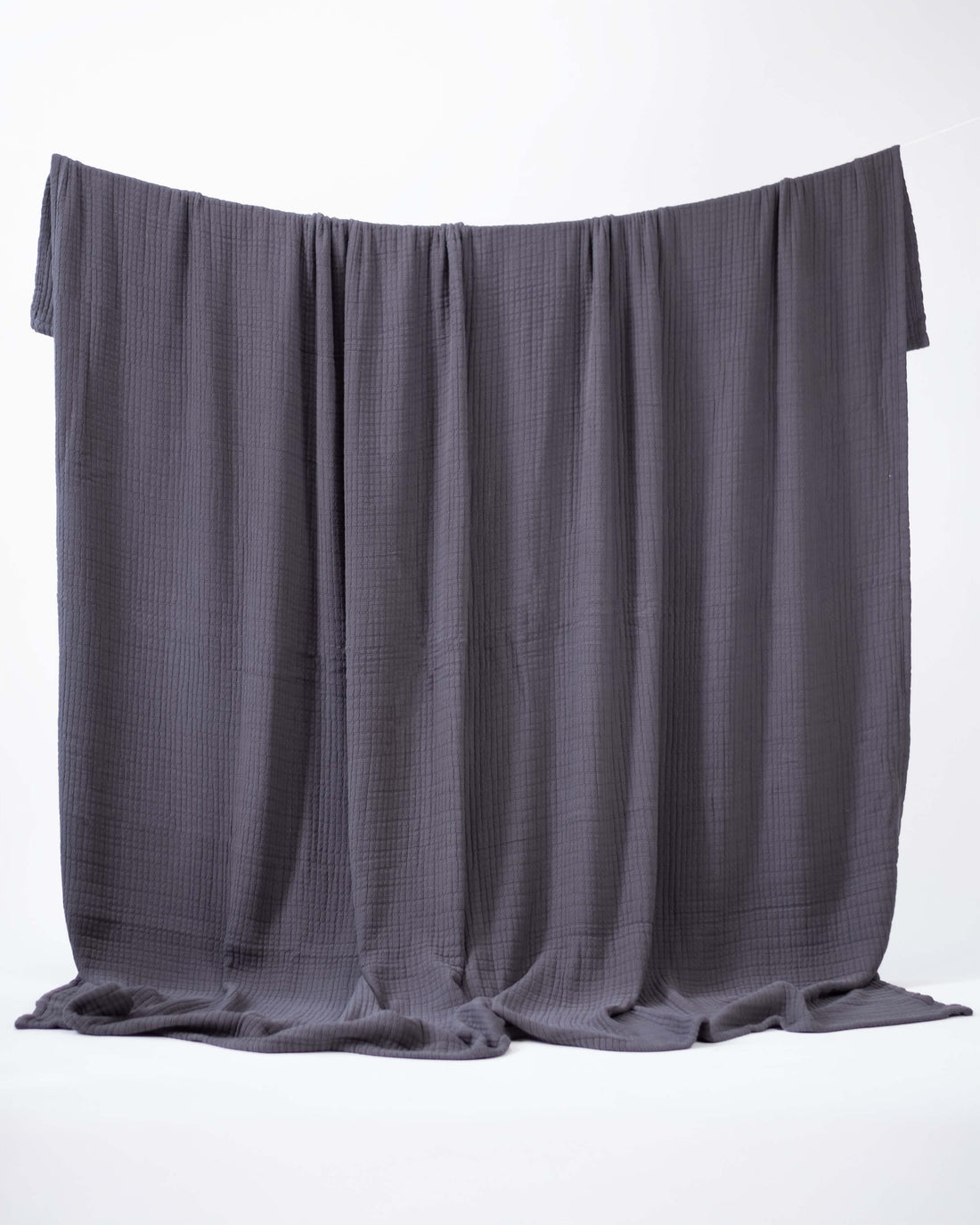 The Stitched Cotton Quilt in Charcoal