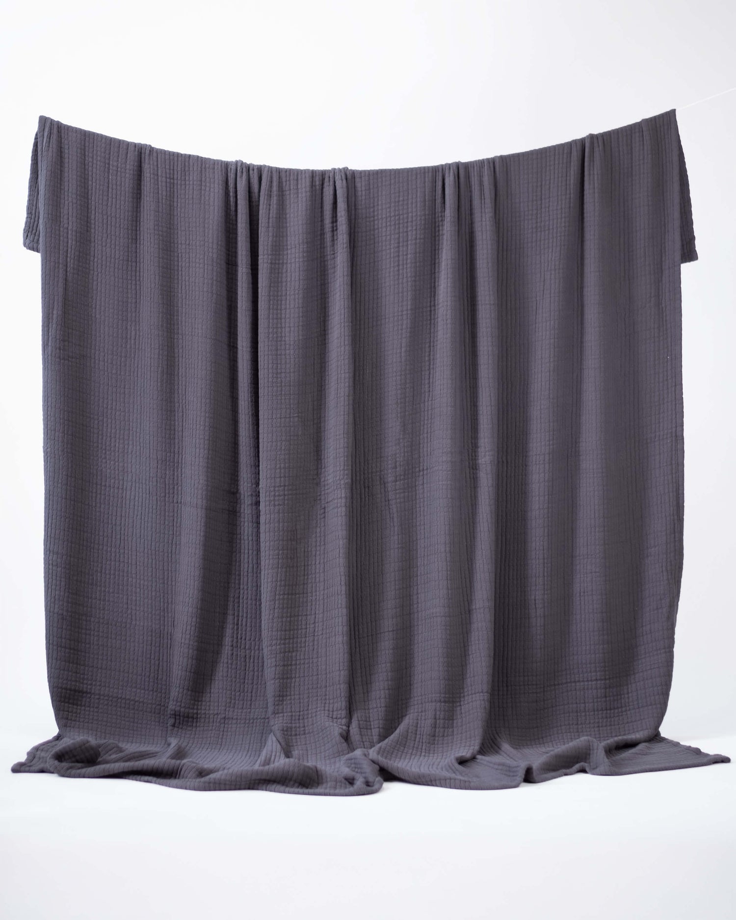 The Stitched Cotton Quilt in Charcoal