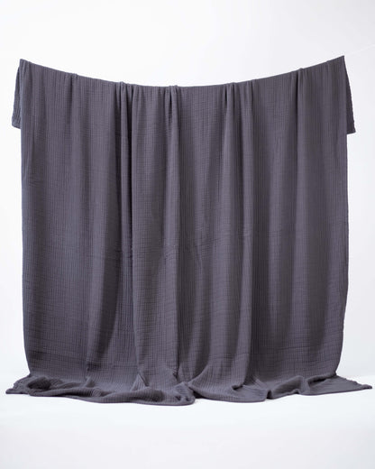 The Stitched Cotton Quilt in Charcoal
